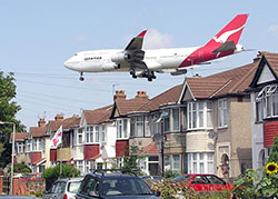 aircraft descending on London Heathrow