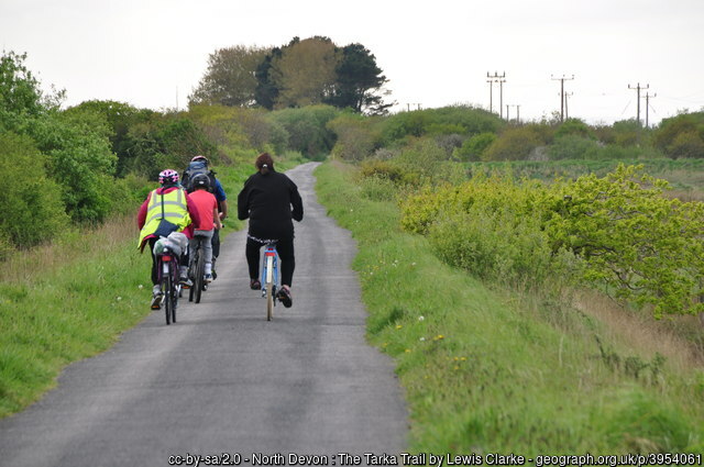 Cyclists on the Tarka Trail